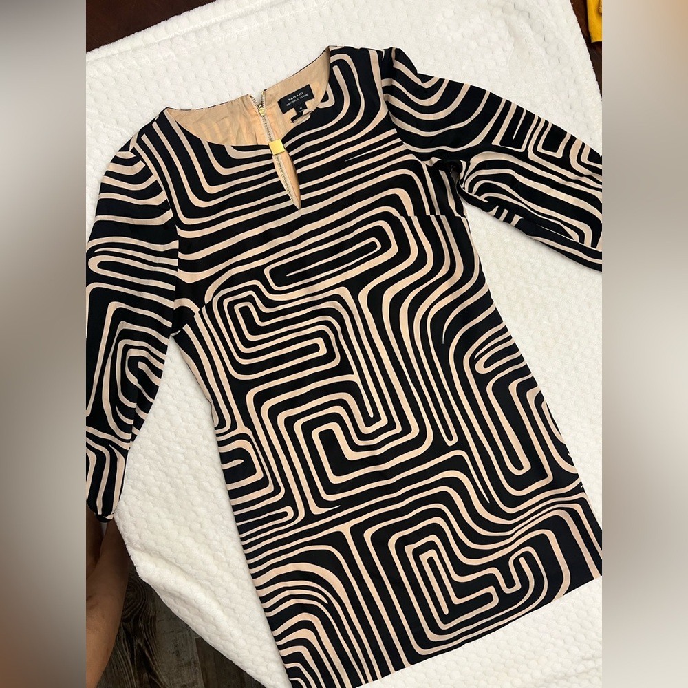 Women’s Tahari Arthur Levine Dress Size 4 Knee Length Quarter Sleeve